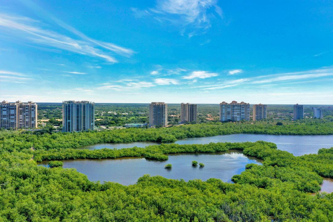 6585 Nicholas Blvd #305, Naples, FL 34108