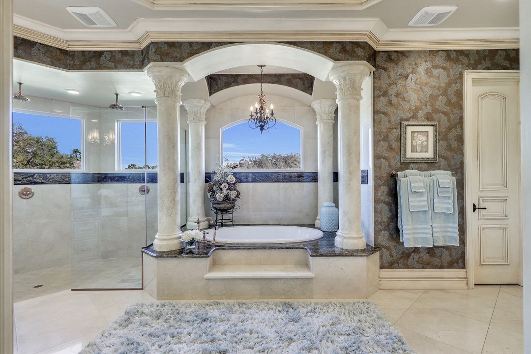 6411 Highcroft Dr, Naples, FL 34119