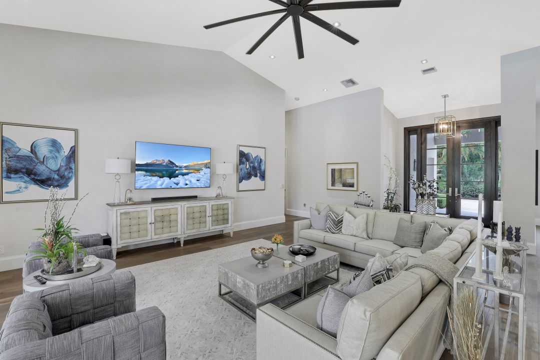 4501 Silver Fox Dr, Naples, FL 34119