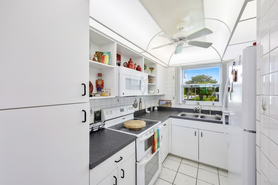 1010 Manatee Rd #B201, Naples, FL 34114