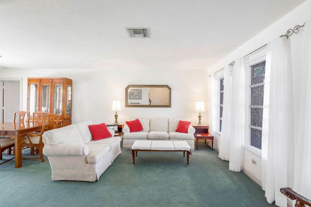 82 Johnnycake Dr, Naples, FL 34110