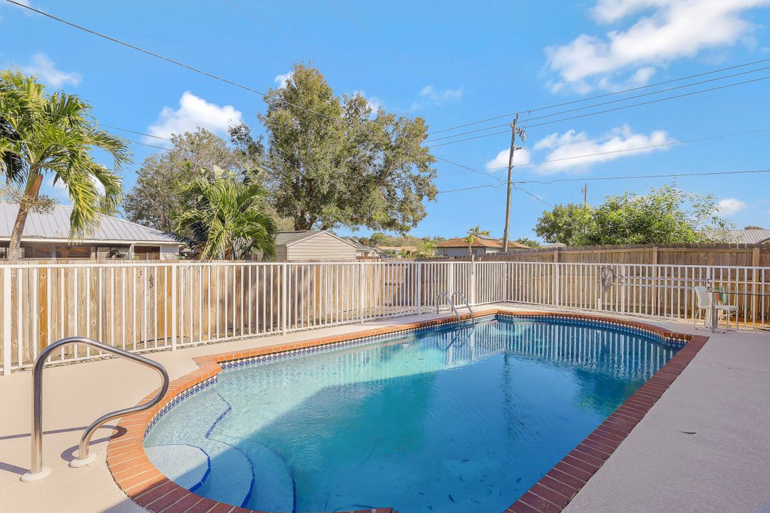 18469 Phlox Dr, Fort Myers, FL 33967