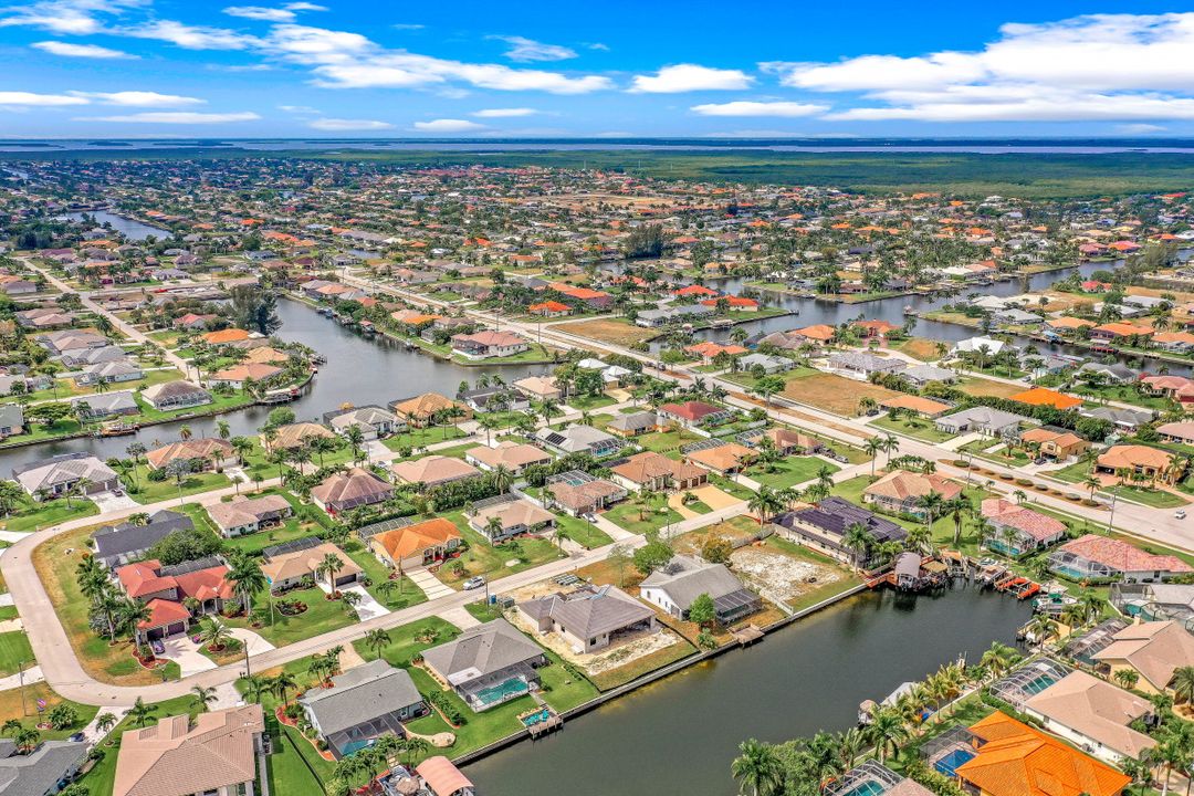 2307 SW 40th St, Cape Coral, FL 33914