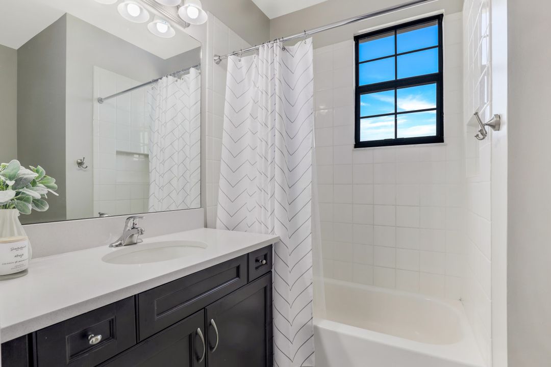 4167 Crescent Ct, Naples, FL 34119