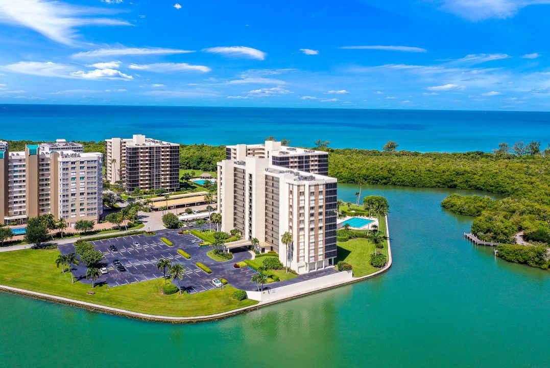 17 Bluebill Ave #305, Naples, FL 34108