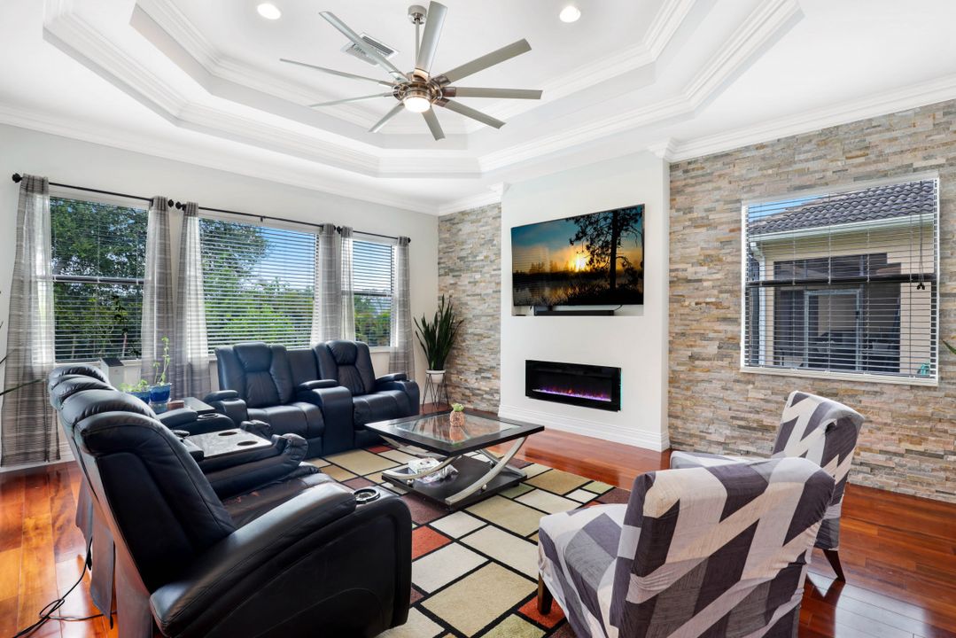 1434 Serrano Cir, Naples, FL 34105