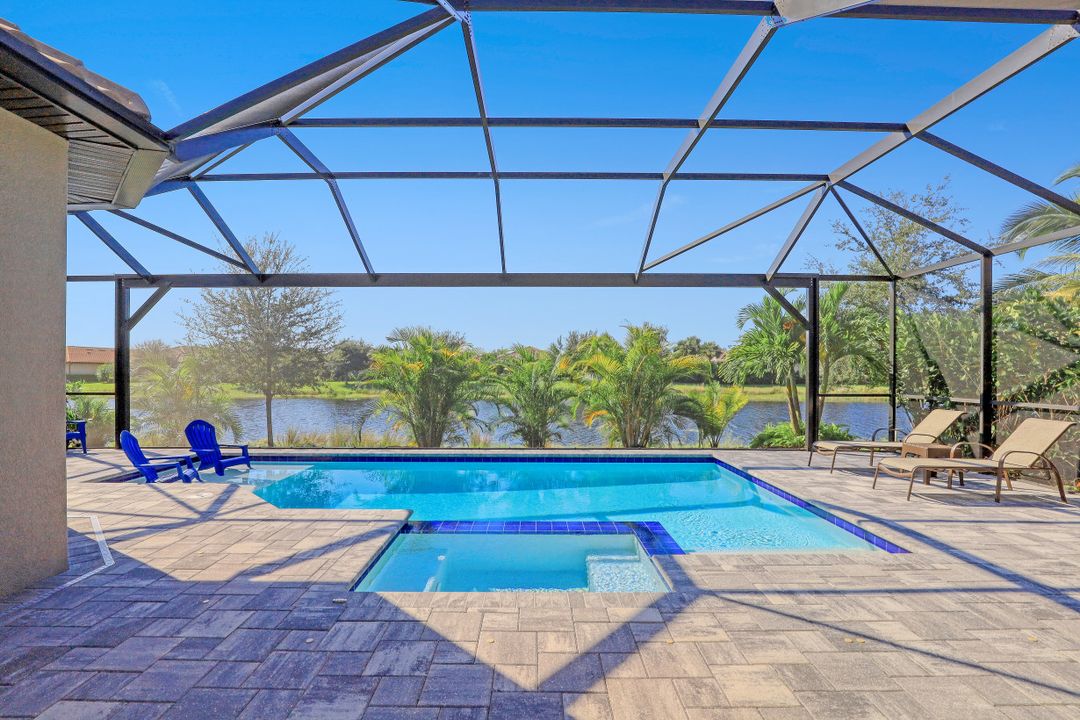 8427 Palacio Terrace S, Naples, FL 34114