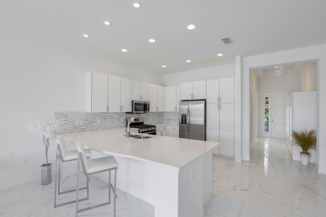 4488 Aurora St, Naples, FL 34119