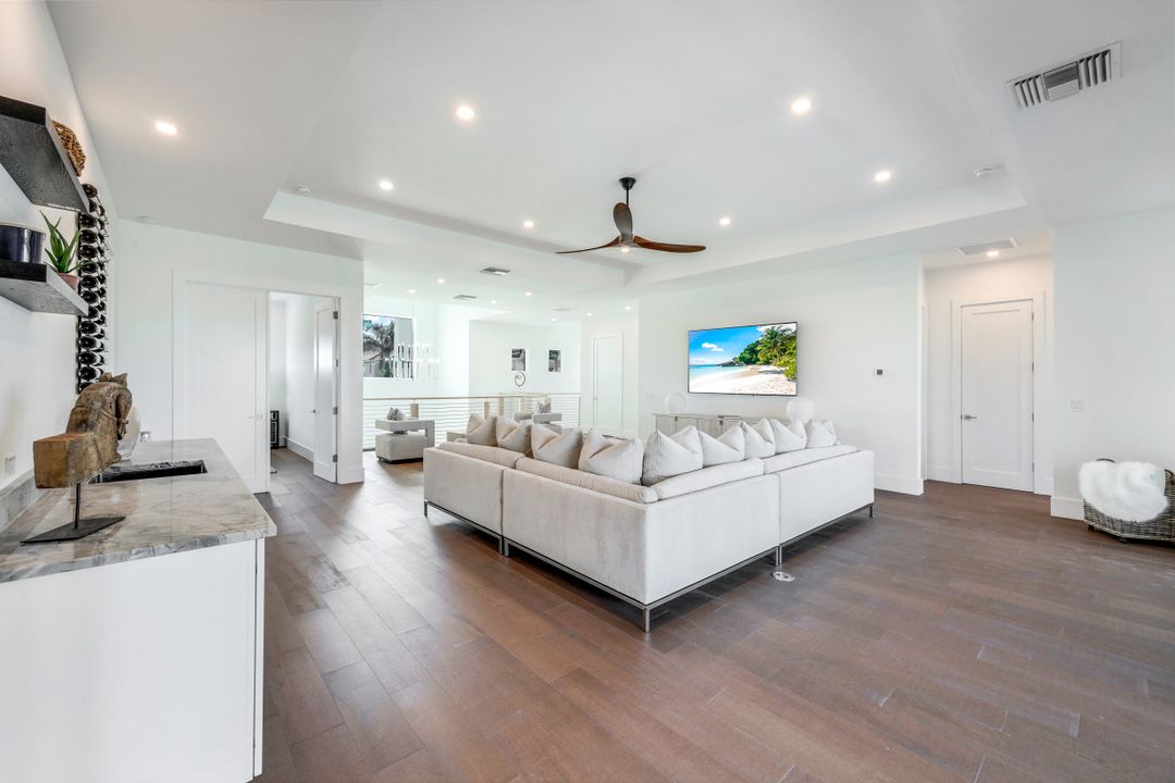 469 Germain Ave, Naples, FL 34108