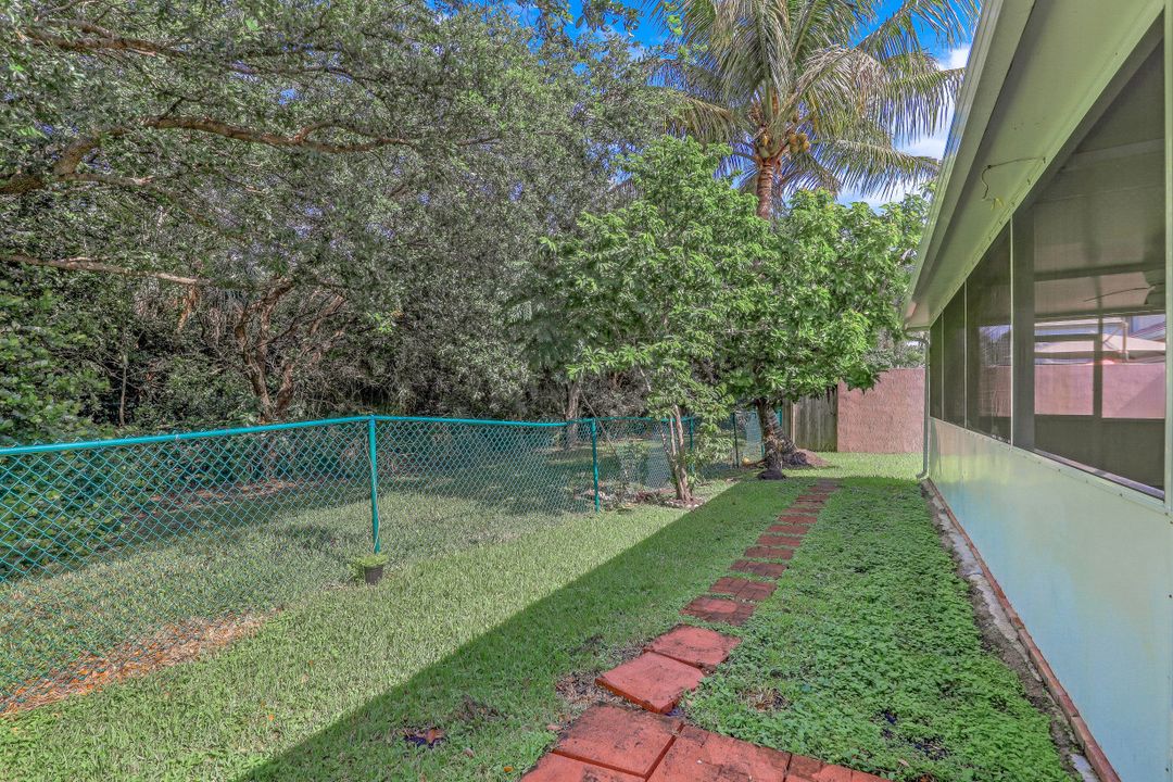 136 SW 206th Ave, Pembroke Pines, FL 33029