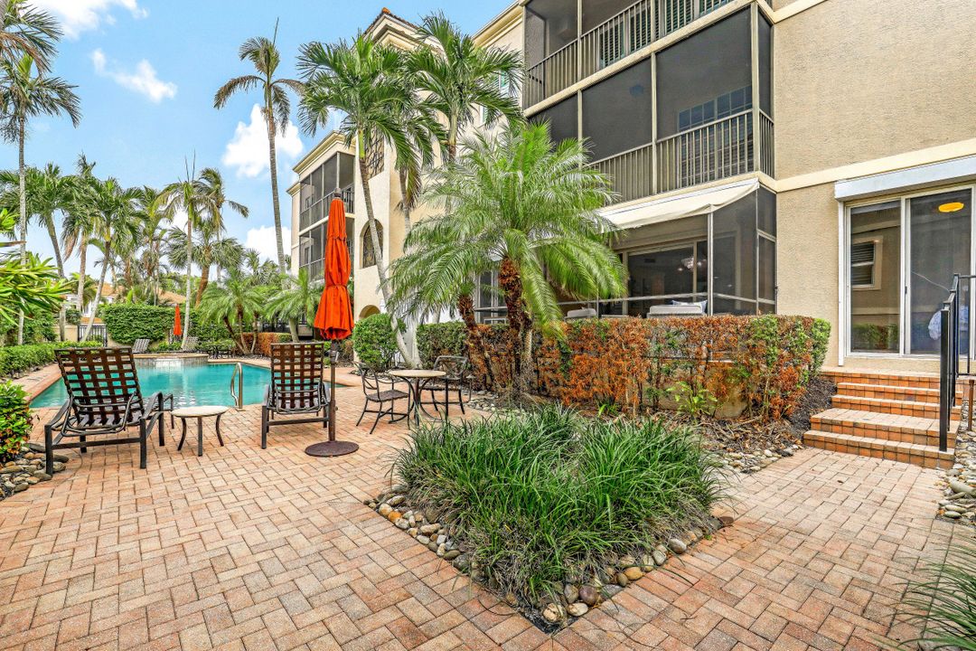 1010 5th St S #401, Naples, FL 34102