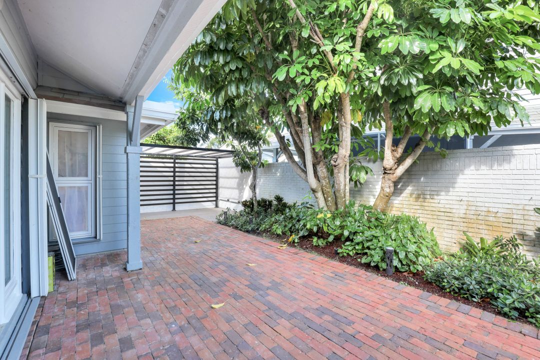 651 Bridge Way Ln, Naples, FL 34108