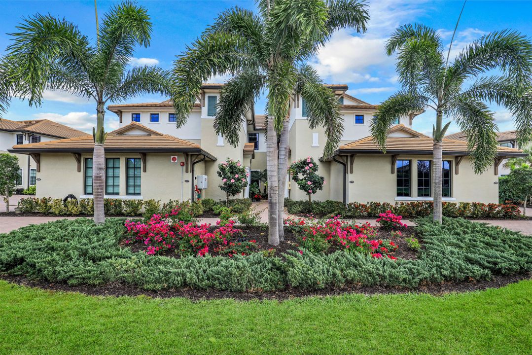 2149 Frangipani Cir #101, Naples, FL 34120