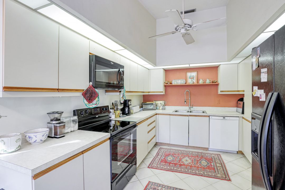 325 Bay Forest Dr #201, Naples, FL 34110