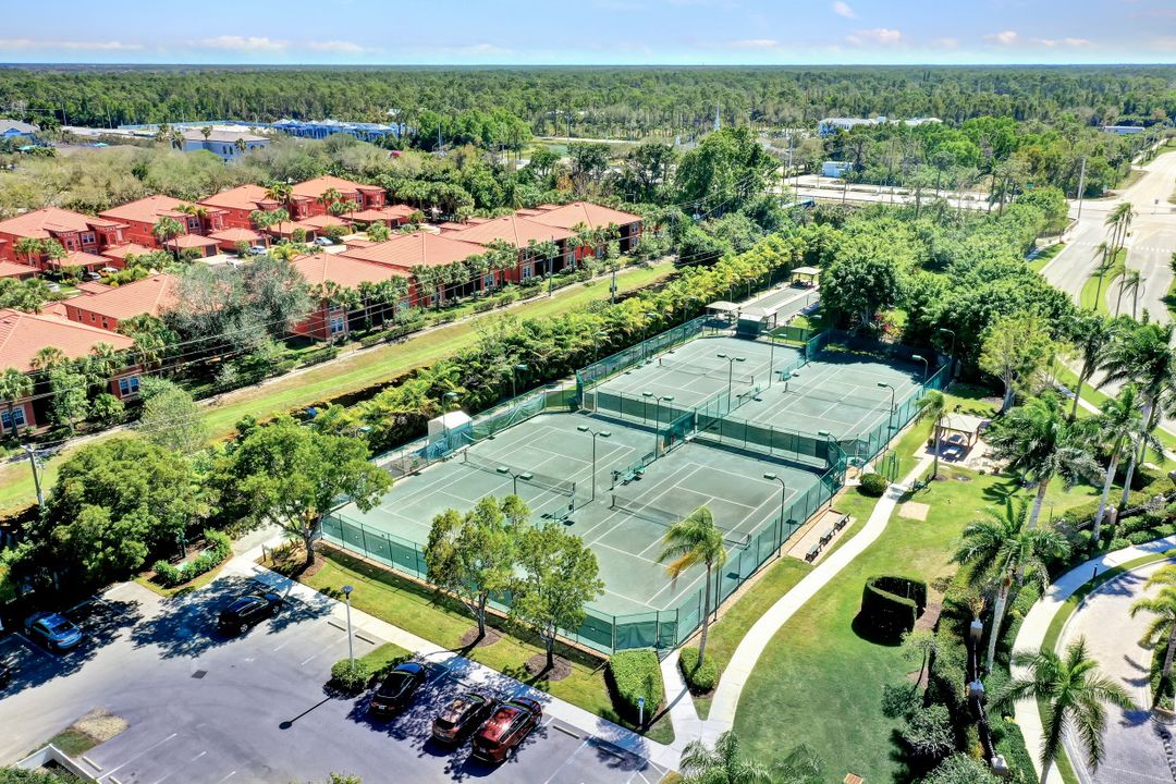 6940 Huntington Lakes Cir #202, Naples, FL 34119