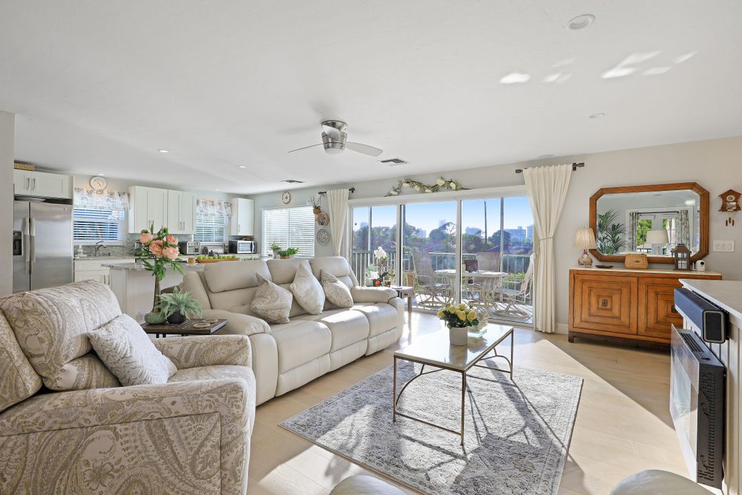 4786 West Blvd #B-201, Naples, FL 34103