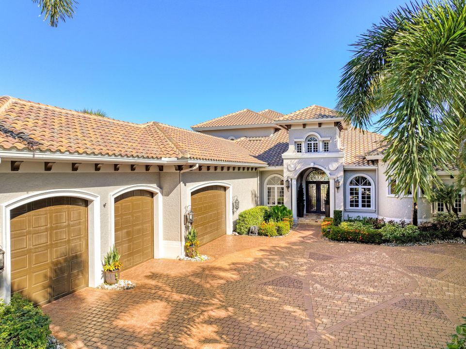 18000 Via Bellamare Ln, Miromar Lakes, FL 33913