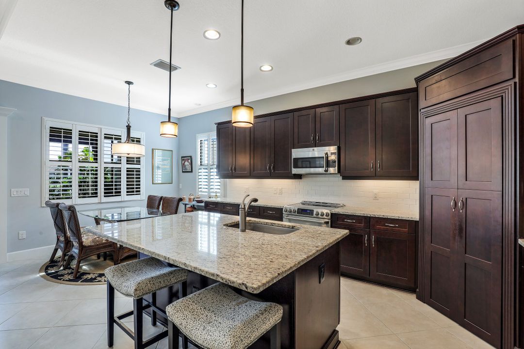 9096 Isla Bella Cir, Bonita Springs, FL 34135