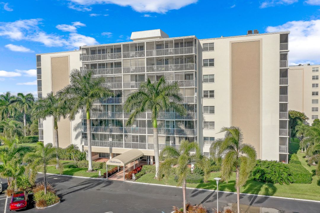 3 Bluebill Ave #206, Naples, FL 34108