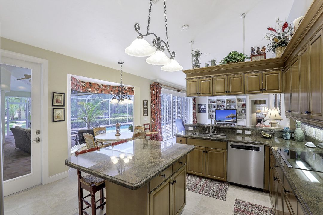 940 Oakes Blvd, Naples, FL 34119