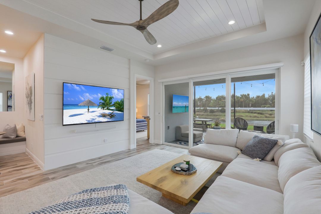 8967 St Lucia Dr, Naples, FL 34114