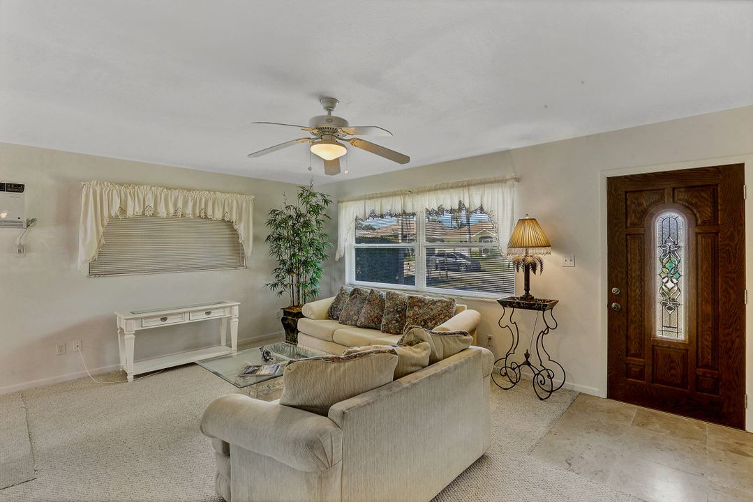 658 97th Ave N, Naples, FL 34108