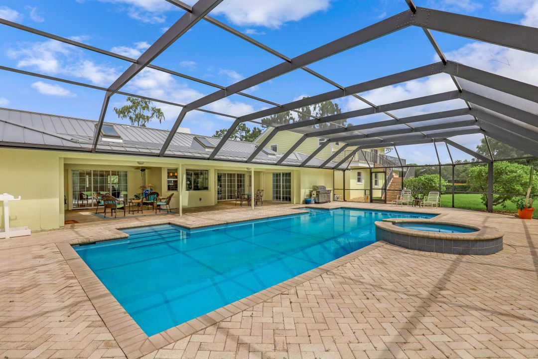 762 Hickory Rd, Naples, FL 34108