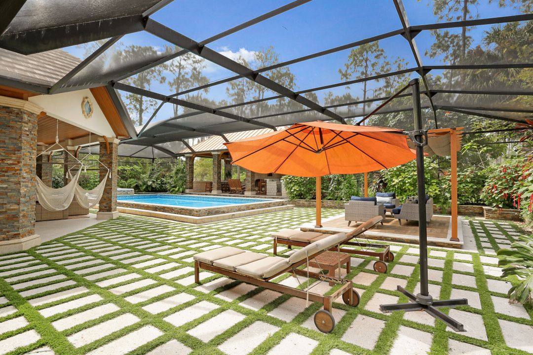 5610 Bur Oaks Ln, Naples, FL 34119