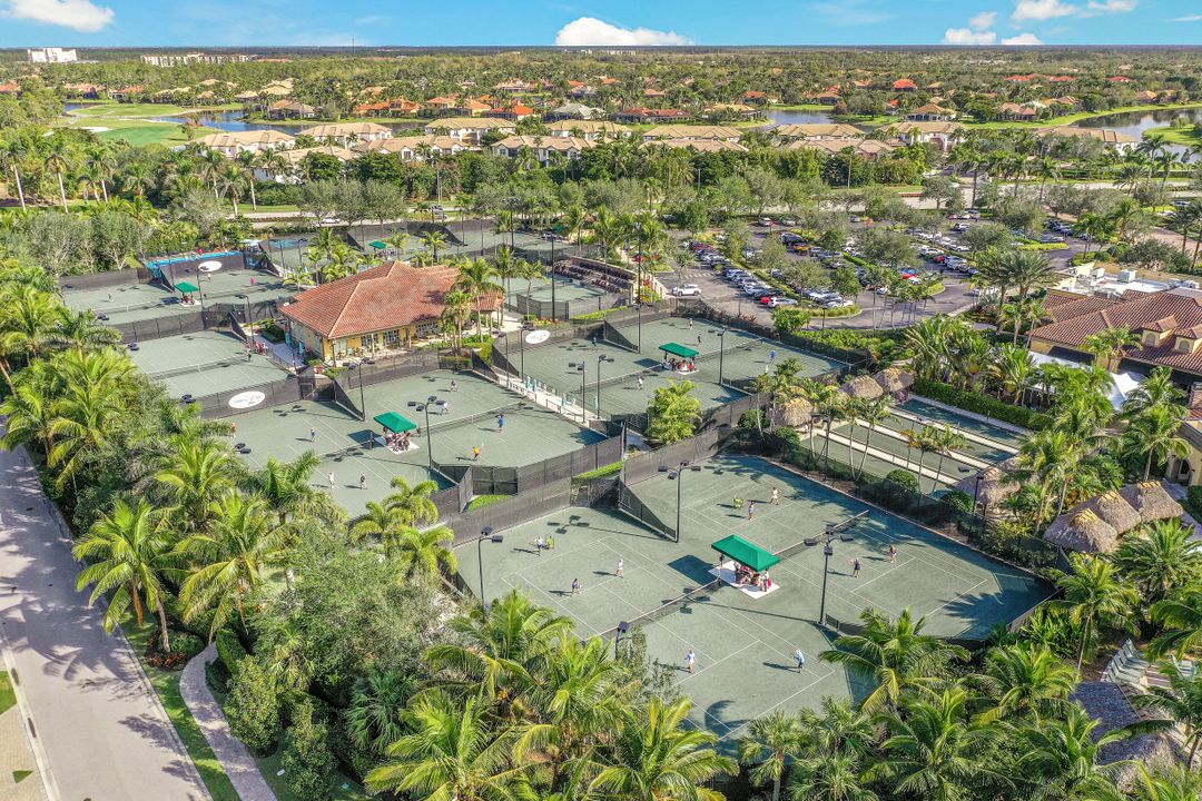 8080 Players Cove Dr Unit 102, Naples, FL 34113