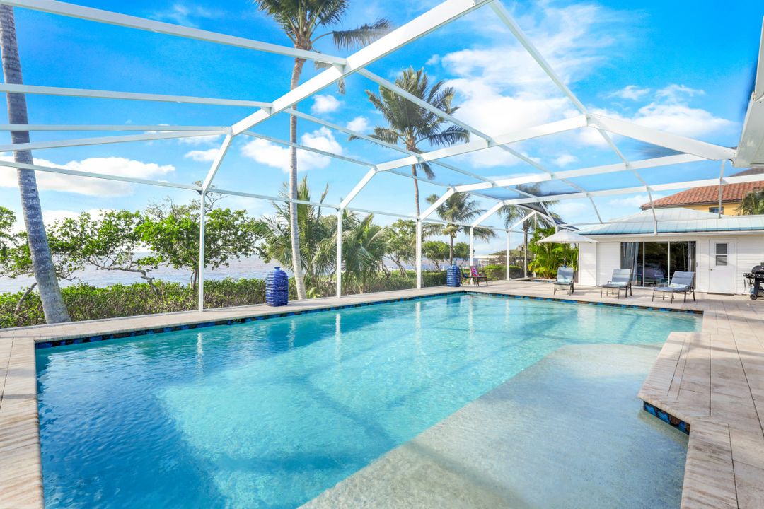 12201 Shoreview Dr, Matlacha, FL 33993