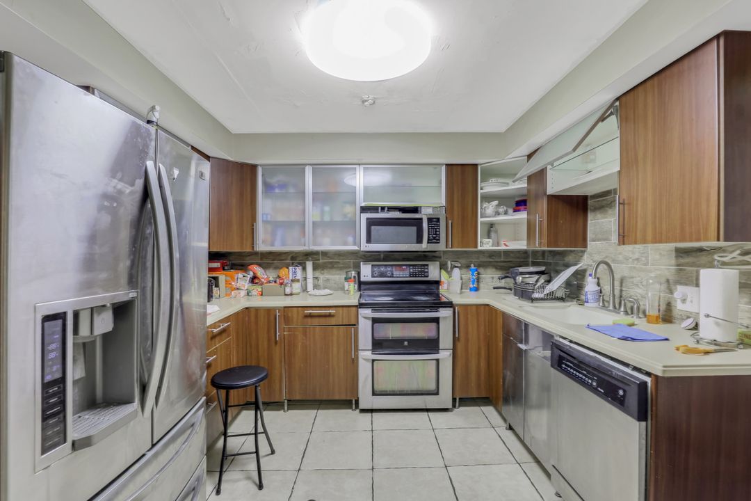 431 12th Ave NW, Naples, FL 34120