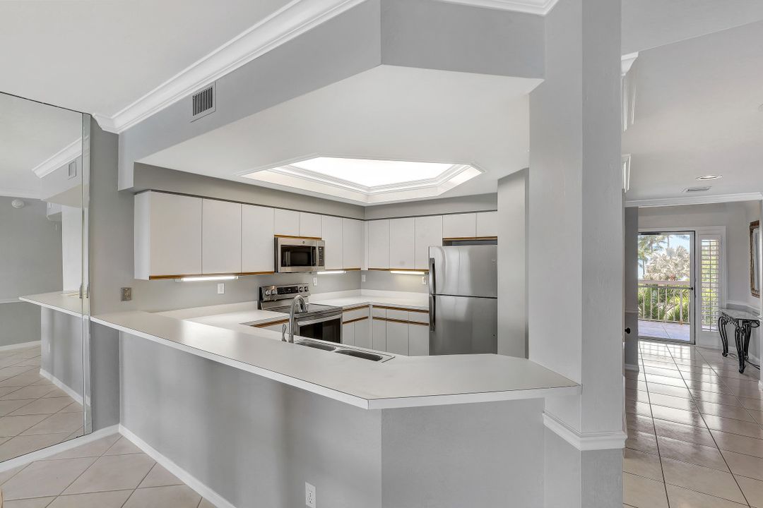 9700 Gulf Shore Dr #202, Naples, FL 34108