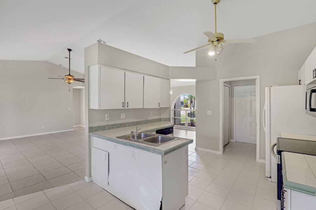 1923 SW 48th Ln, Cape Coral, FL 33914