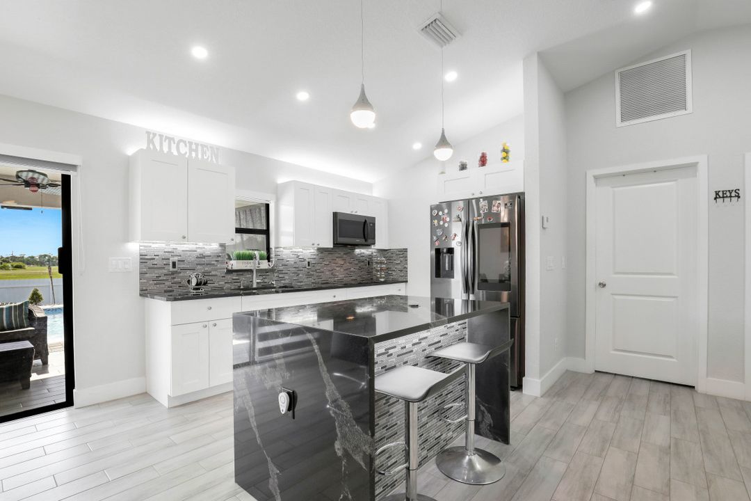 4020 NW 41st Pl, Cape Coral, FL 33993