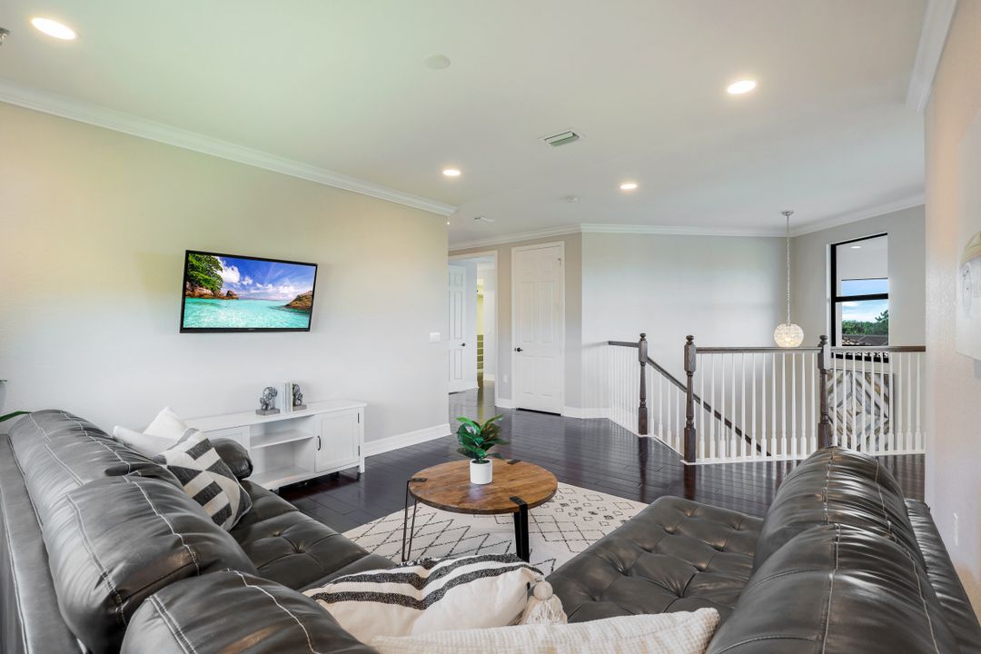 2827 Thunder Bay Circle, Naples, FL 34119