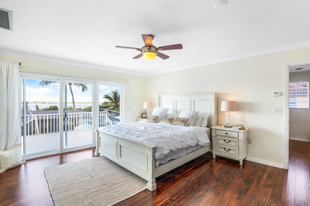 12201 Shoreview Dr, Matlacha, FL 33993