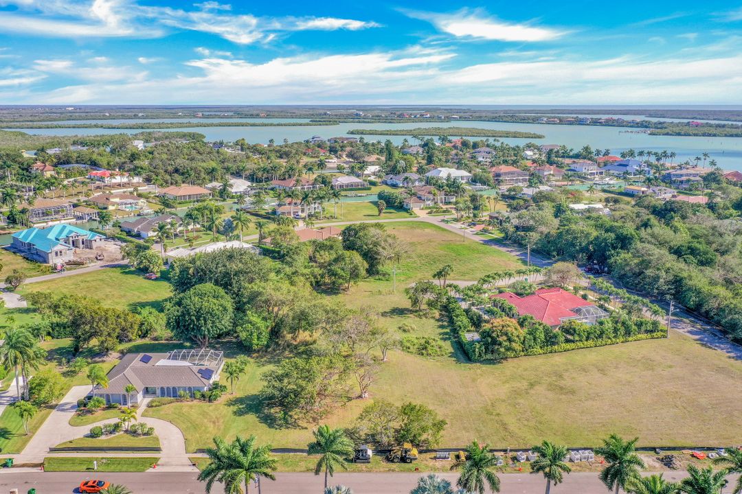 881 Inlet Dr, Marco Island, FL 34145