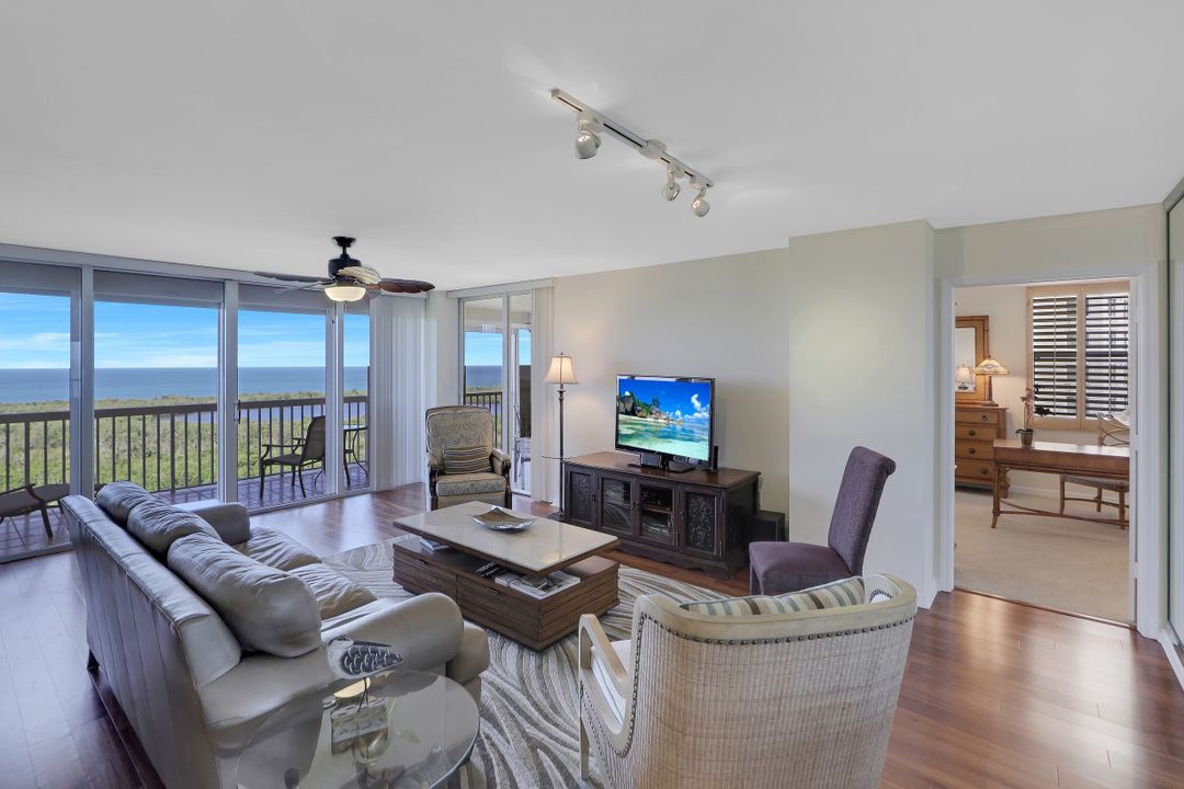 6585 Nicholas Blvd #1405, Naples, FL 34108