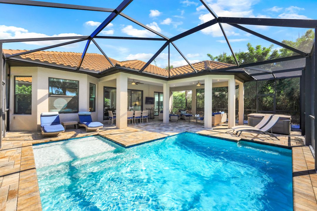 8696 Dilillo Ct, Naples, FL 34119