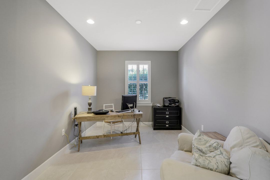 16320 Camden Lakes Cir, Naples, FL 34110