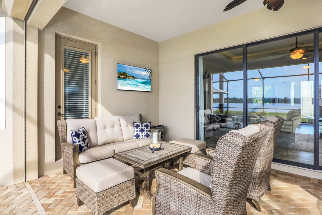 10066 Biscayne Bay Ln, Naples, FL 34120