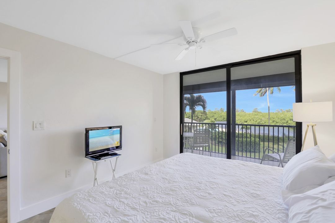 17 Bluebill Ave #104, Naples, FL 34108