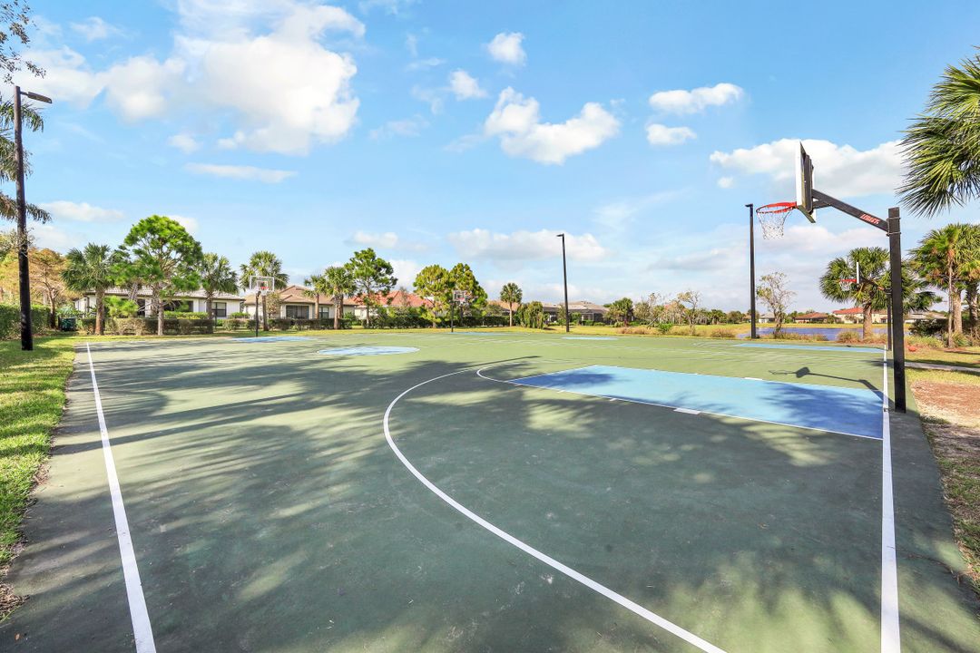 2434 Orchard St, Naples, FL 34120