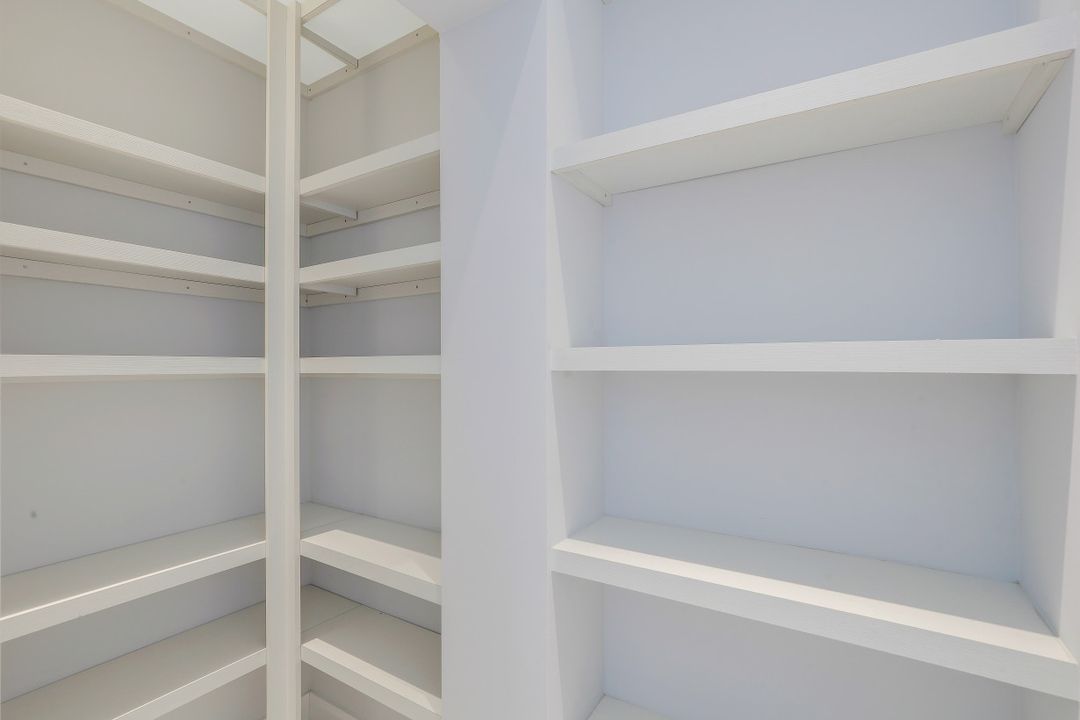 859 92nd Ave N, Naples, FL 34108