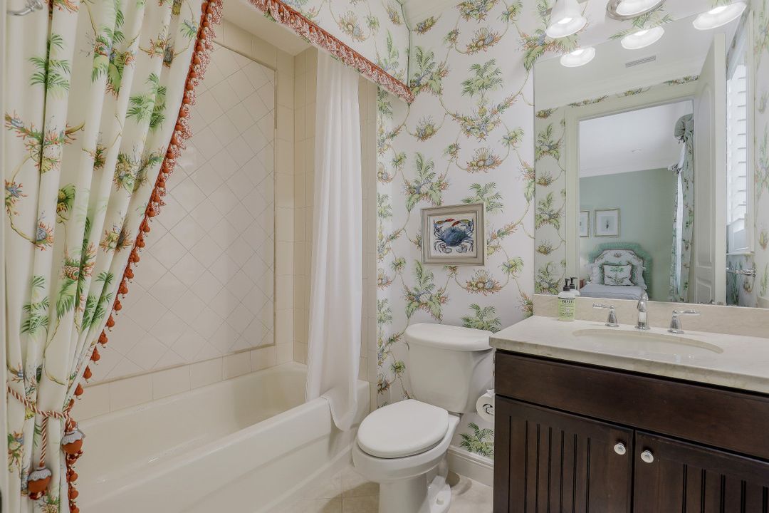 2542 Marquesa Royale Ln #301, Naples, FL 34109