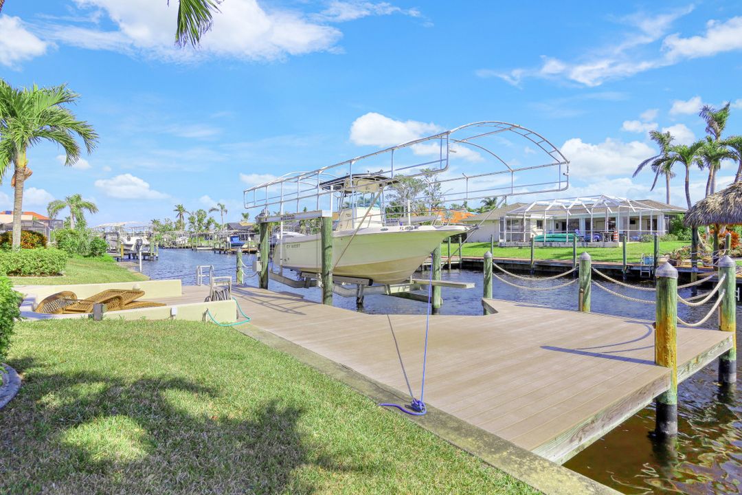 5327 SW 11th Ct, Cape Coral, FL 33914