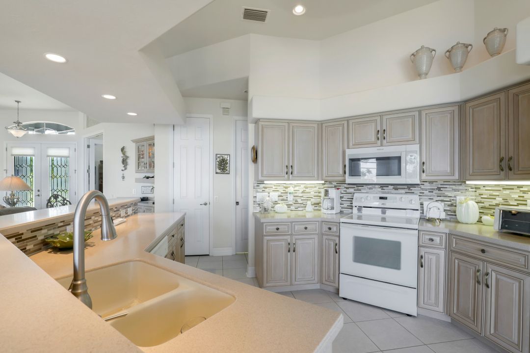 5219 SW 5th Pl, Cape Coral, FL 33914