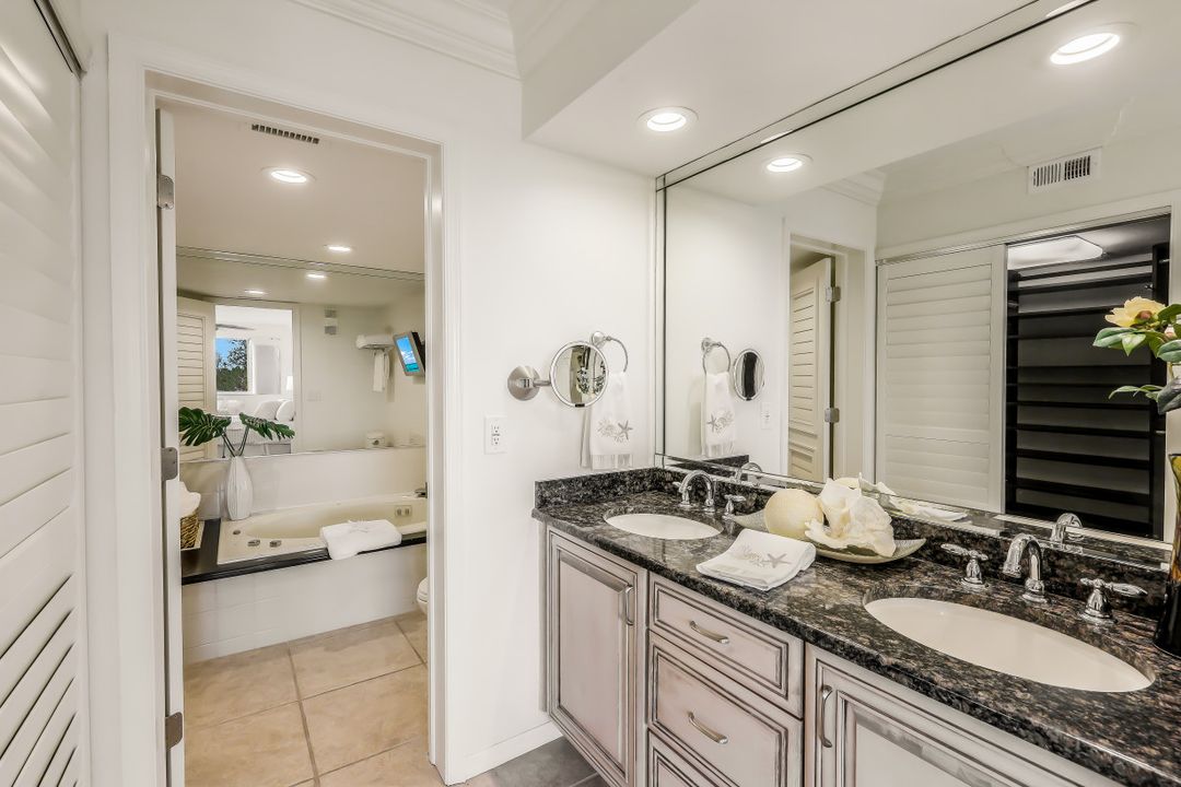 320 Horse Creek Dr #203, Naples, FL 34110