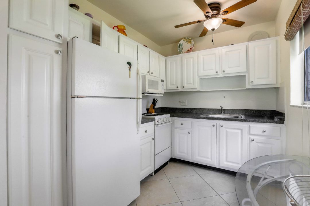 473 12th Ave S #B-9, Naples, FL 34102