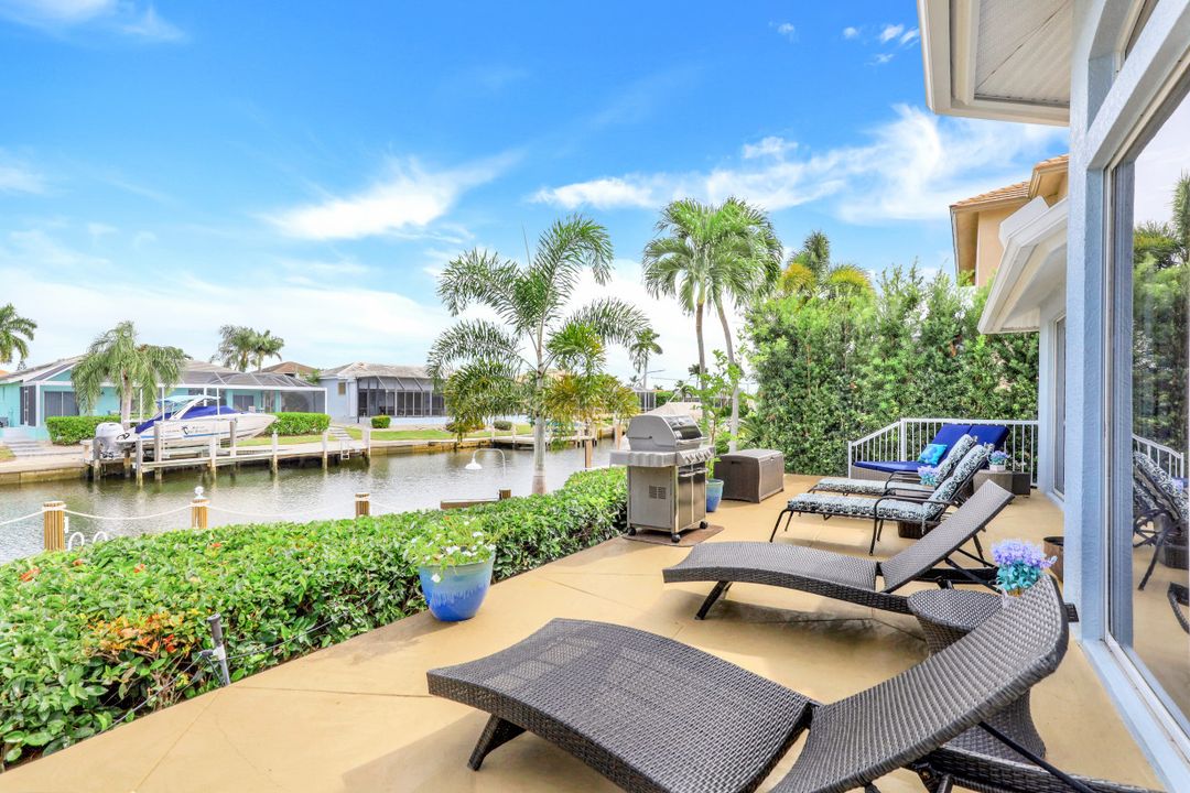 231 Seahorse Ct, Marco Island, FL 34145